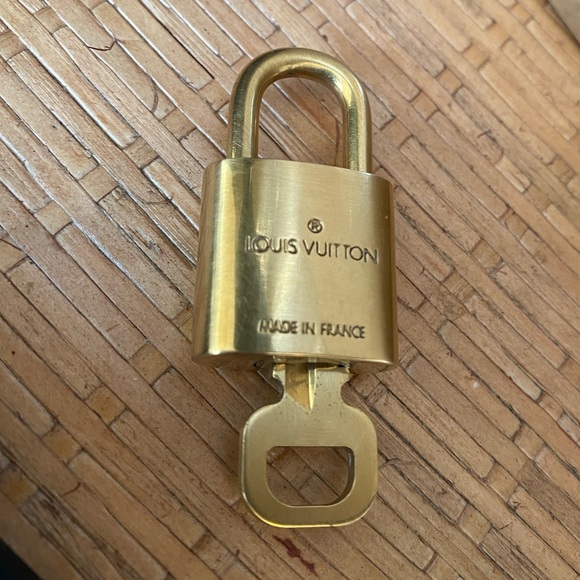 Beautiful Louis Vuitton Lock and Key - Picture 9 of 9